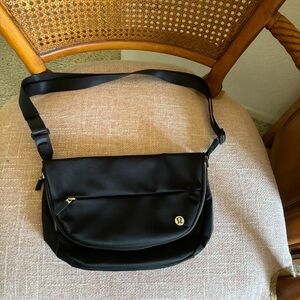 Black Crossover and/or fannypack, Perfect condition!